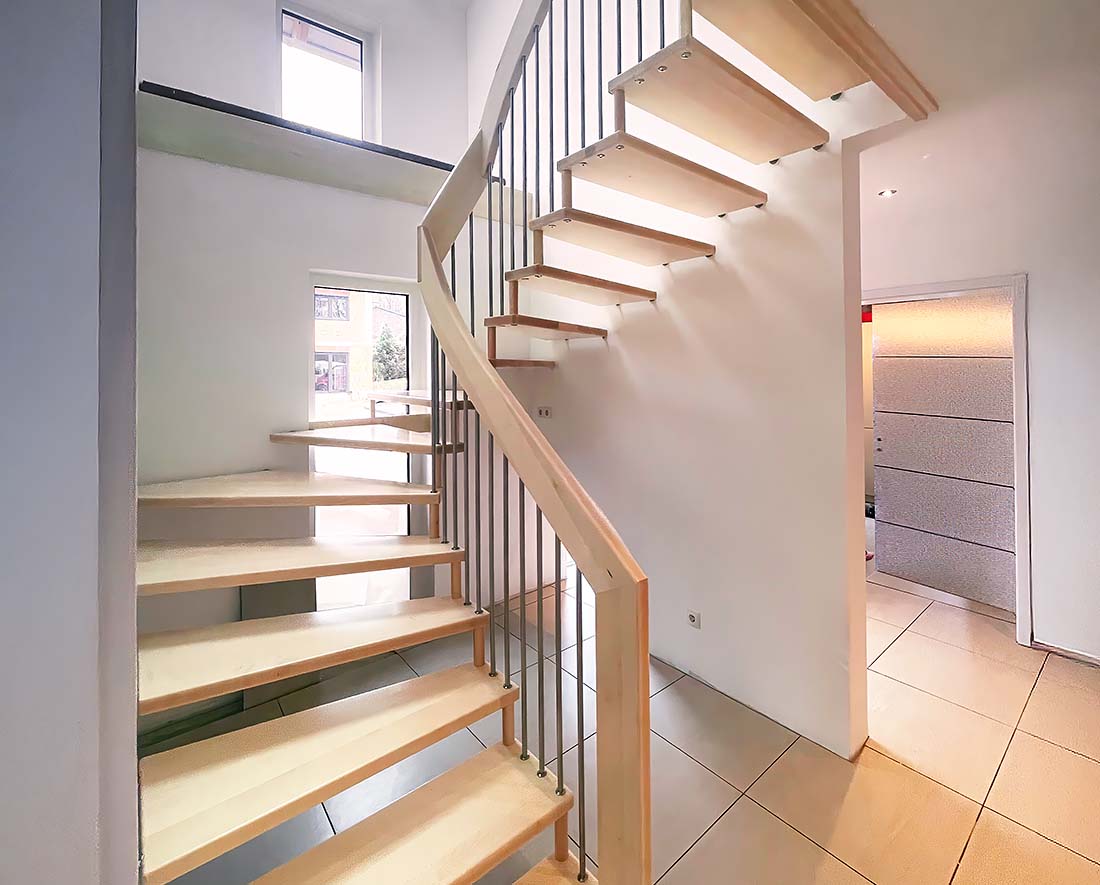 Handlauftragende Treppe, Treppenbau Forchheim